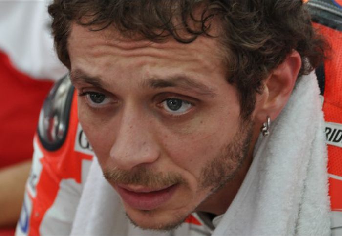 O Valentino Rossi θα παραμείνει στο MotoGP για τουλάχιστον ακόμα 2 χρόνια.