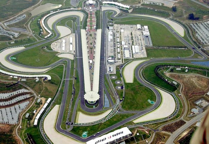 Η πίστα της Μαλαισίας είναι ανοιχτή και για το κοινό, ώστε να παρακολουθήσουν τους αναβάτες να πραγματοποιούν τις πρώτες τους δοκιμές.