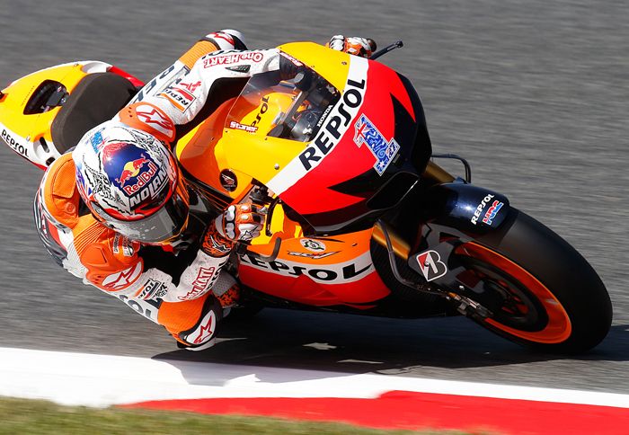 Ο Casey Stoner έχασε το εξαιρετικό σερί που είχε, λόγω προβλήματος με το chattering της μοτοσικλέτας του.