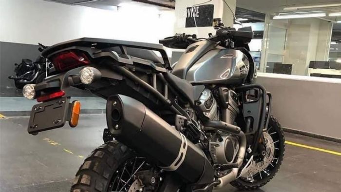 Η νέα Harley-Davidson Pan America από διάφορες γωνίες λήψης. 