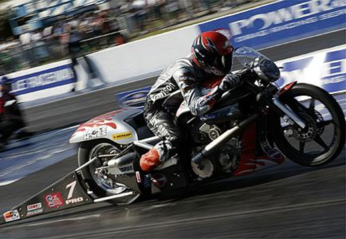 Ρεκόρ ταχύτητας για V-Rod dragster