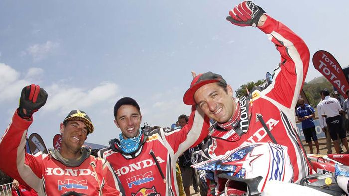 Και οι τρεις αναβάτες της εργοστασιακής ομάδας της Honda κατάφεραν να τερματίσουν στο Dakar, παρά τις δυσκολίες που αντιμετώπισαν. 