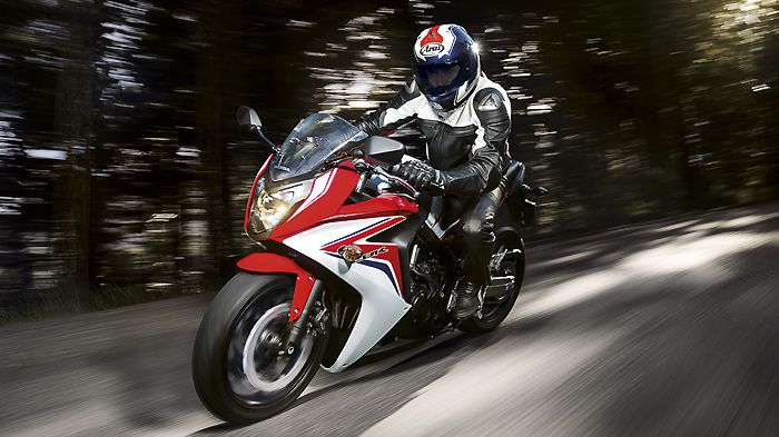 Το νέο CBR650F θυμίζει έντονα σχεδιαστικά το απερχόμενο μοντέλο, ωστόσο, πρόκειτ Το νέο CBR650F θυμίζει έντονα σχεδιαστικά το απερχόμενο μοντέλο, ωστόσο, πρόκειται για μια ολοκαίνουρια μοτοσικλέτα.