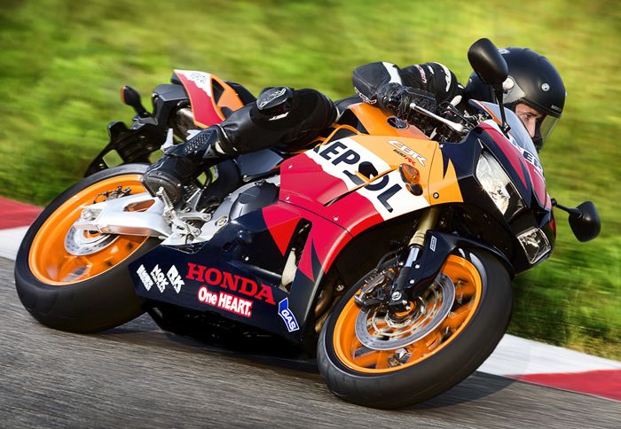 Ανανεωμένο στα σημεία και με νέο πιο αεροδυναμικό φέρινγκ έρχεται το CBR600RR γι Ανανεωμένο στα σημεία και με νέο πιο αεροδυναμικό φέρινγκ έρχεται το CBR600RR για το 2013.