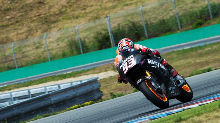 Πέφτει, δεν μασάει, συνεχίζει. O Marquez δηλώνει ευχαριστημένος από τις δοκιμές Πέφτει, δεν μασάει, συνεχίζει. O Marquez δηλώνει ευχαριστημένος από τις δοκιμές με την RC213V, βλέποντας και θετικά και αρνητικά στοιχεία πάνω της