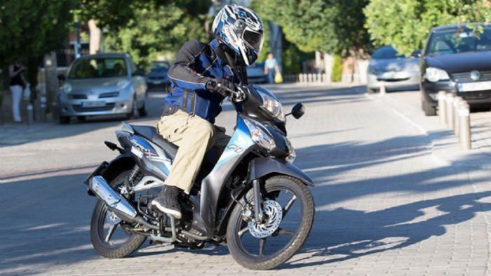 Το Supra-X 125 HelmIn είναι το νέο παπί της Honda για την ελληνική αγορά.