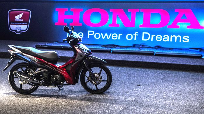 Το Supra-X 125 Helm in, ο διάδοχος του δημοφιλούς Innova 125, παρουσιάστηκε στο συνέδριο Συνεργατών Honda Moto 2015.