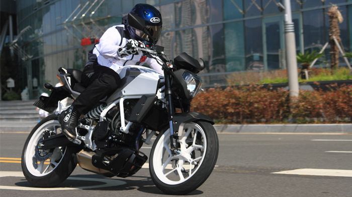 Όμορφο, σύγχρονο design, sport προσανατολισμός, για το GD 250N-EXIV. Όμορφο, σύγχρονο design, sport προσανατολισμός, για το GD 250N-EXIV.