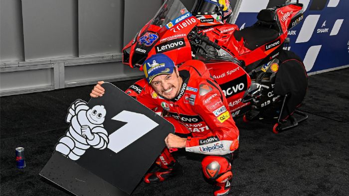 O Jack Miller μετά την νίκη του στο Le Mans. O Jack Miller μετά την νίκη του στο Le Mans.