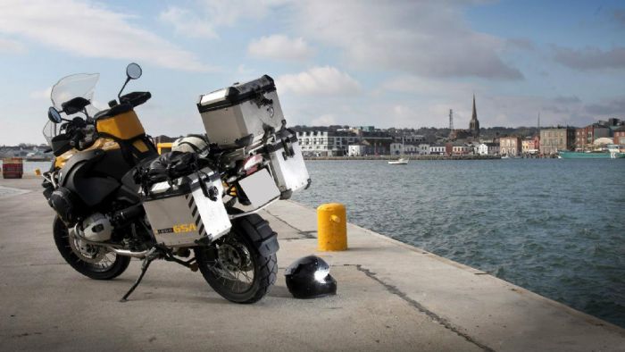 Φόρτωσε τη μοτοσυκλέτα και έφυγες! Φόρτωσε τη μοτοσυκλέτα και έφυγες!