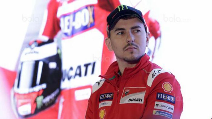 Αιχμές κατά του Dovizioso αφήνει ο Jorge Lorenzo. Αιχμές κατά του Dovizioso αφήνει ο Jorge Lorenzo.