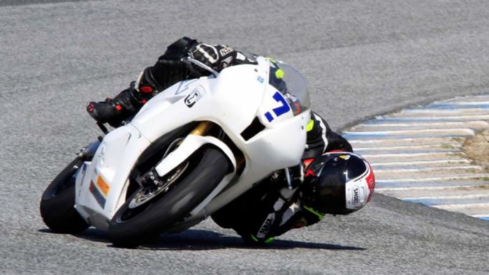 Ο Δημήτρης Καρακώστας, επί το έργον. 