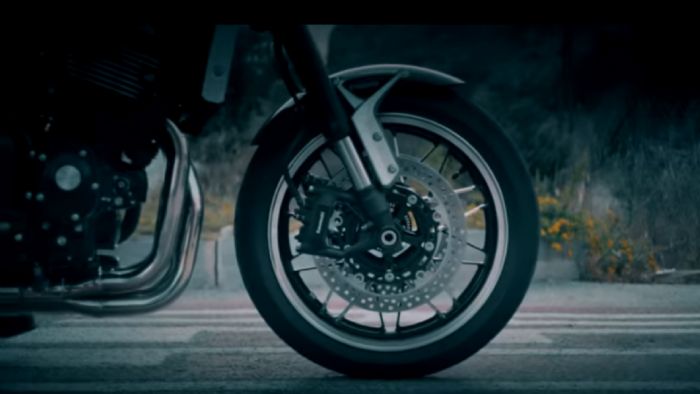 Εμπνευσμένο από το Z1 Super Four 900. 