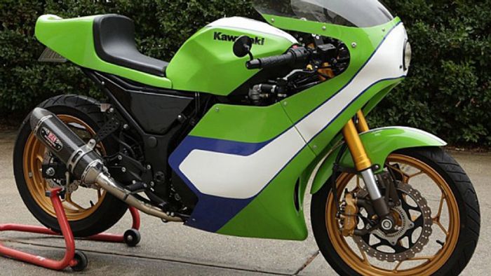 H Custom Ninja 300 με την χαρακτηριστική replica μορφή. 