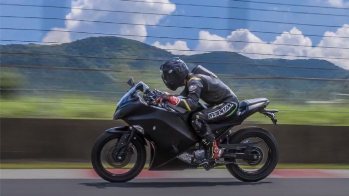 Η Kawasaki Endeavor σε δοκιμές εντός πίστας. 