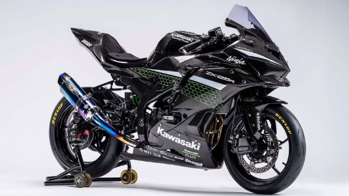 Αυτό είναι το Kawasaki ZX-25R σε... αγωνιστική περιβολή.