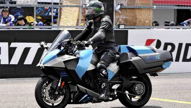 Πρώτη επίδειξη της υδρογονοκίνητης μοτοσυκλέτας Kawasaki 