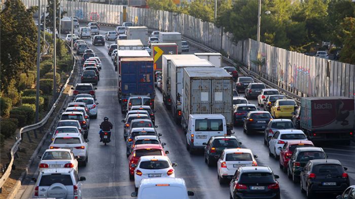 Η Λεωφόρος Κηφισού εξακολουθεί να αντιμετωπίζει καθημερινά προβλήματα υπερφόρτωσης, προκαλώντας μεγάλες καθυστερήσεις στις μετακινήσεις.