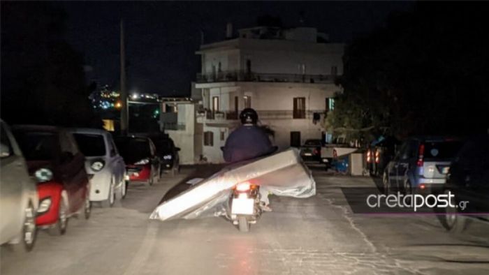 Κρήτη: Φόρτωσε διπλό στρώμα σε... μηχανάκι! (video)