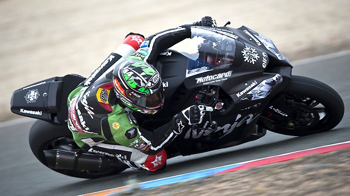 O David Salom θα έχει διπλό ρόλο στο project Evo της Kawasaki αφού θα εξελίσσει O David Salom θα έχει διπλό ρόλο στο project Evo της Kawasaki αφού θα εξελίσσει τη μοτοσικλέτα αλλά θα τρέχει και με αυτή στο παγκόσμιο πρωτάθλημα.