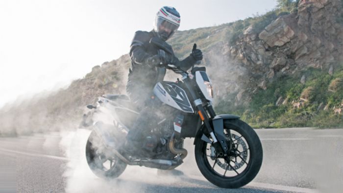 Το κορυφαίο μονοκύλινδρο της KTM που ισορροπεί ανάμεσα στην απόλυτη διασκέδαση και την χρηστικότητα, με τρόπο που μόνο αυτό ξέρει. 