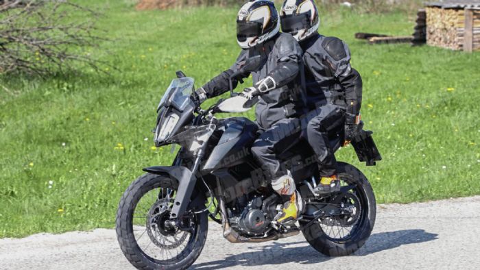 Πιο λεπτομερείς από ποτέ οι φωτό του 390 Adventure...