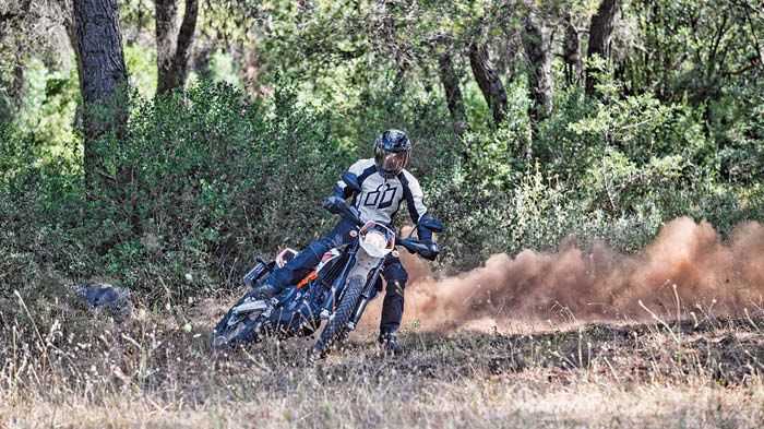 Το 690 Enduro R της ΚΤΜ είναι μια καθημερινή μοτοσικλέτα με πολεμικό χαρακτήρα και κορυφαίο εξοπλισμό.