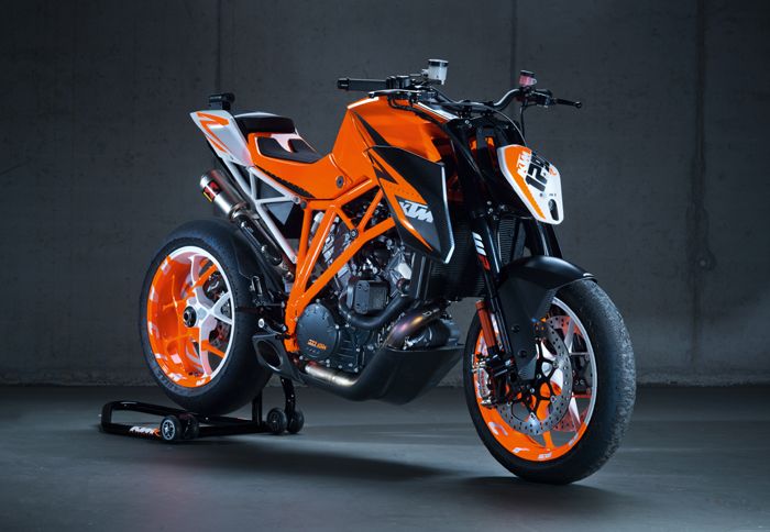 Η ΚΤΜ παρουσίασε το 1290 Super Duke R Prototype, το οποίο είναι, σύμφωνα με την Η ΚΤΜ παρουσίασε το 1290 Super Duke R Prototype, το οποίο είναι, σύμφωνα με την εταιρεία, πλήρως λειτουργικό.