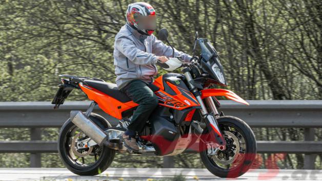 Στρατιά νέων ΚΤΜ πιάστηκε από τον κατασκοπικό φακό Στρατιά νέων ΚΤΜ πιάστηκε από τον κατασκοπικό φακό