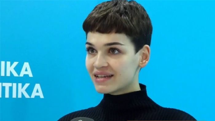 To μοντέλο Κυβέλη Χατζηευστρατίου To μοντέλο Κυβέλη Χατζηευστρατίου