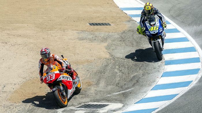 Αδιανόητο προσπέρασμα από τον Marquez στον Rossi, στην corkscrew. Ο Ισπανός έκαν Αδιανόητο προσπέρασμα από τον Marquez στον Rossi, στην corkscrew. Ο Ισπανός έκανε λίγο enduro, και ξαναμπήκε στην πίστα.