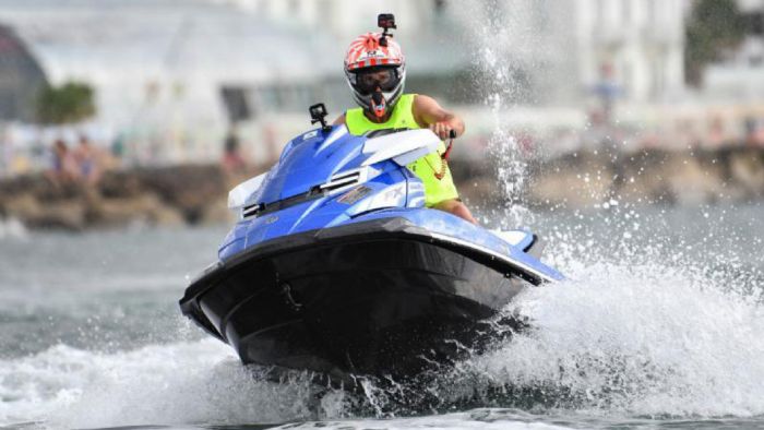 Απο την πίστα, στο νερό