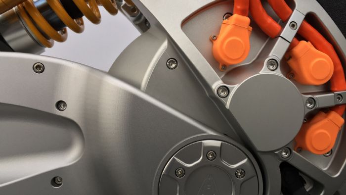 Lightning: Αποκάλυψε το μοτέρ του «Strike»