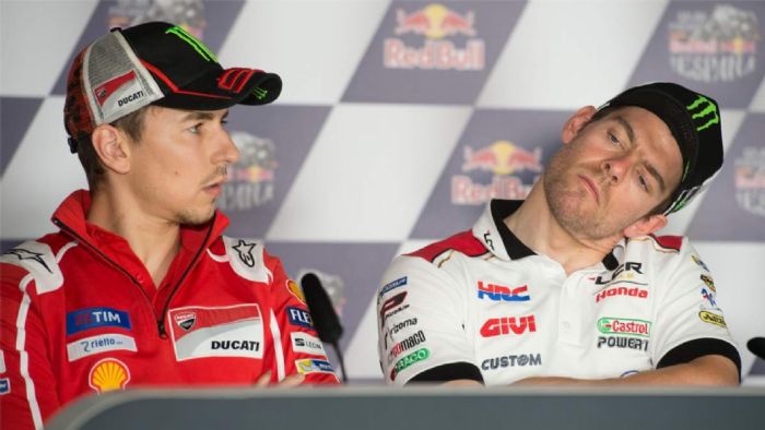 O Jorge Lorenzo με τον Cal Crutchlow, σε παλαιότερη φωτογραφία. O Jorge Lorenzo με τον Cal Crutchlow, σε παλαιότερη φωτογραφία.