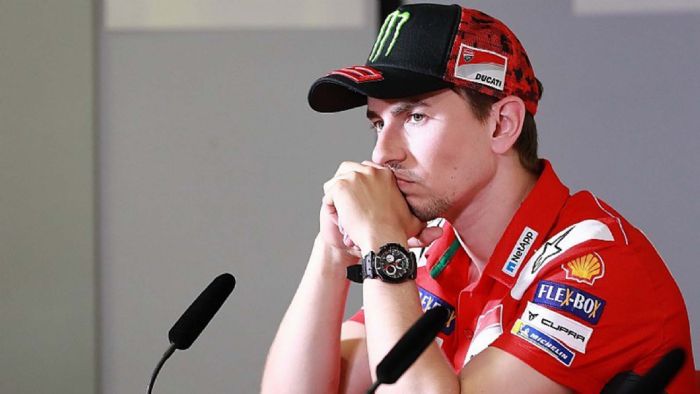 Ο Jorge Lorenzo σε φωτό από συνέντευξη τύπου