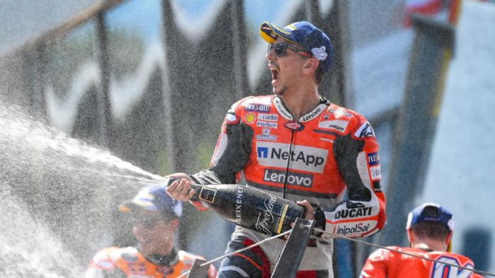 Εμφατική νίκη για Lorenzo