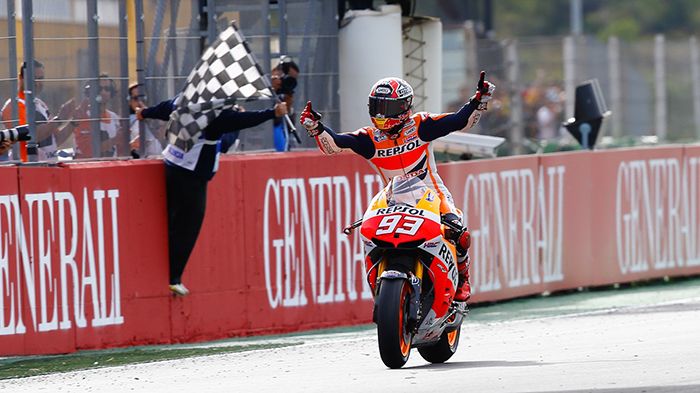 Ιδού ο νεότερος Παγκόσμιος Πρωταθλητής στην ιστορία του MotoGP, και γενικά της μ Ιδού ο νεότερος Παγκόσμιος Πρωταθλητής στην ιστορία του MotoGP, και γενικά της μεγάλης κατηγορίας. Ο 20χρονος Marc Marquez της Honda.