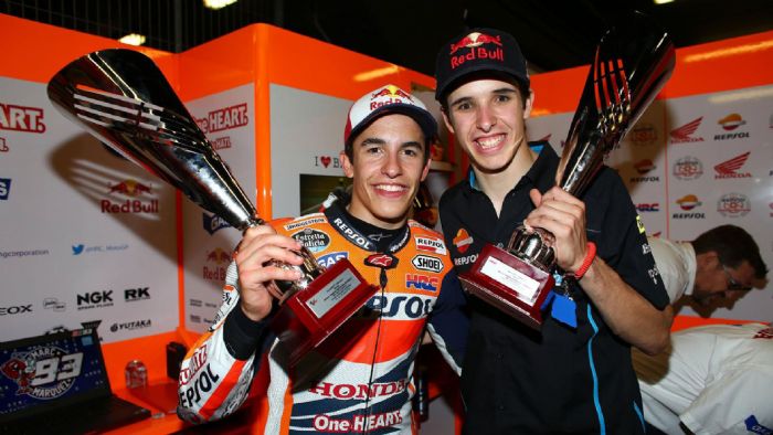 O Marc Marquez δίπλα στον αδερφό του, Alex (δεξιά)