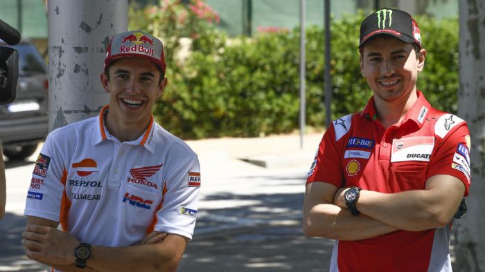 Ο Marc Marquez μαζί με τον Jorge Lorenzo. 