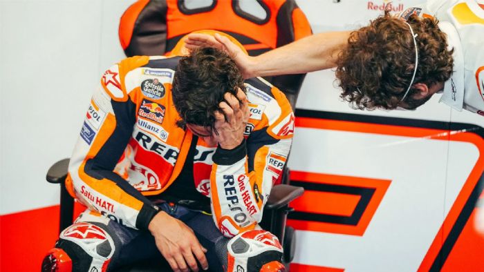 Ο Marc Marquez σε στιγμιότυπο μετά τον αγώνα του Portimao. Ο Marc Marquez σε στιγμιότυπο μετά τον αγώνα του Portimao.