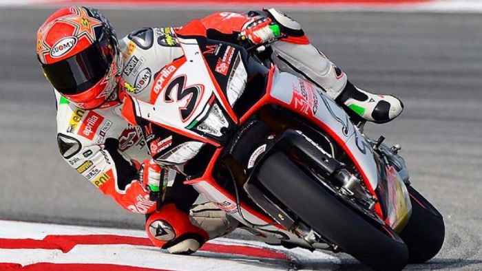 Η επίμαχη φωτογραφία που ο Max Biaggi κοινοποίησε στο Twitter Η επίμαχη φωτογραφία που ο Max Biaggi κοινοποίησε στο Twitter