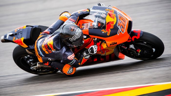 Θα τον δούμε ξανά να αγωνίζεται. Θα τον δούμε ξανά να αγωνίζεται.