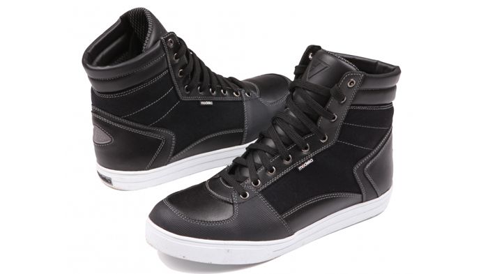 Τα Modeka Urban Street θα τα βρείτε στην Σ.ΜΠΕΖΑΣ και Μ.ΛΕΩΝ. Περισσότερες πληροφορίες στο τηλ. 210-8232001.