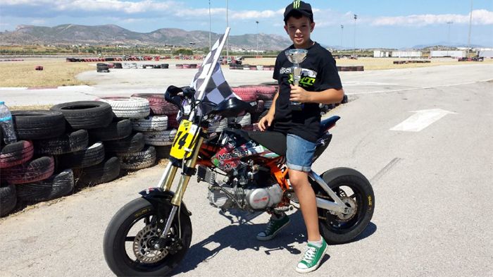 Συγχαρητήρια στον 11χρονο Παναγιώτη Γκιζίνο, που μόλις στον 2ο αγώνα του στο Min Συγχαρητήρια στον 11χρονο Παναγιώτη Γκιζίνο, που μόλις στον 2ο αγώνα του στο MiniGP Cup έδειξε το ταλέντο του, κατακτώντας τη νίκη.