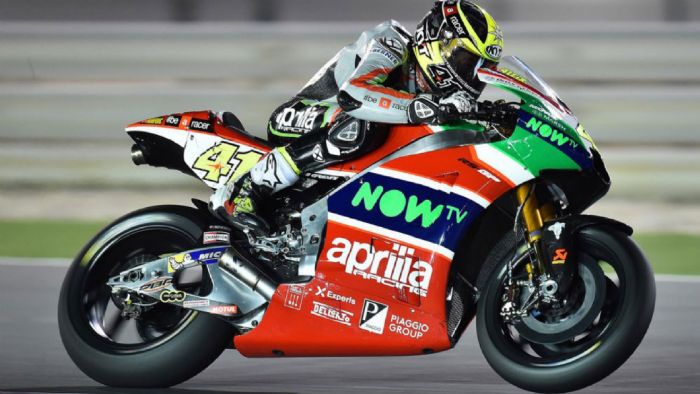 Eπιστρέφει στην πατρίδα του, την Ισπανία, για να υποβληθεί σε εγχείρηση. Eπιστρέφει στην πατρίδα του, την Ισπανία, για να υποβληθεί σε εγχείρηση.