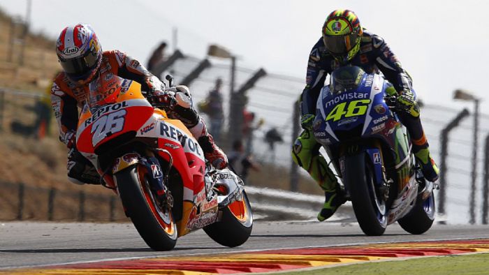 Ο Pedrosa πέρασε τον Rosi, αλλά δεν ήταν ένα εύκολο προσπέρασμα. Ο Pedrosa πέρασε τον Rosi, αλλά δεν ήταν ένα εύκολο προσπέρασμα.