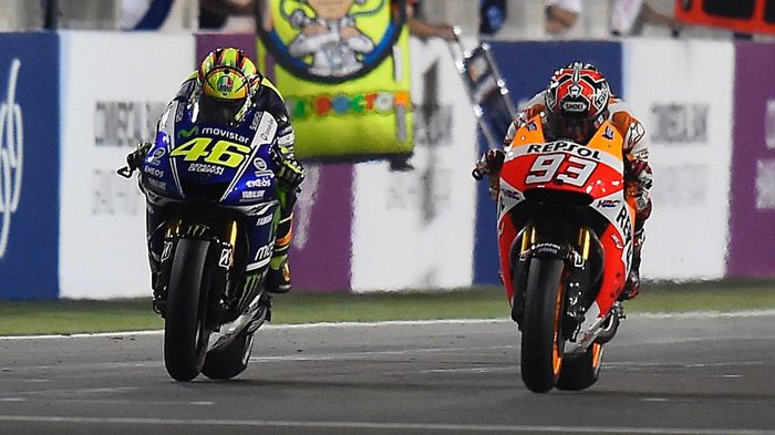Δυνατές μάχες μέχρι τέλους μεταξύ Rossi (αριστερά) και Marquez για τον πρώτο αγώνα της χρονιάς.