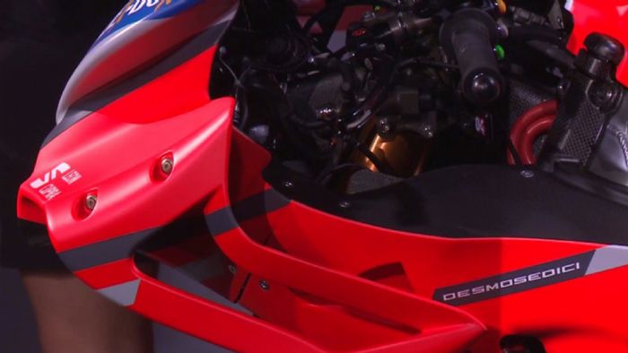 Σκληραίνει το παιχνίδι των αεροδυναμικών στα Moto GP για ακόμη μια φορά. Σκληραίνει το παιχνίδι των αεροδυναμικών στα Moto GP για ακόμη μια φορά.