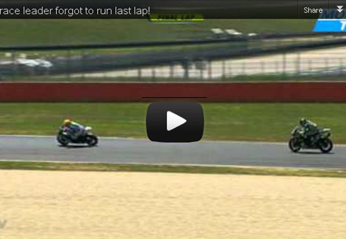 Ο Ricciardo Russo πανηγύρισε έναν γύρο πιο νωρίς την… «νίκη» του. Ο Ricciardo Russo πανηγύρισε έναν γύρο πιο νωρίς την… «νίκη» του.