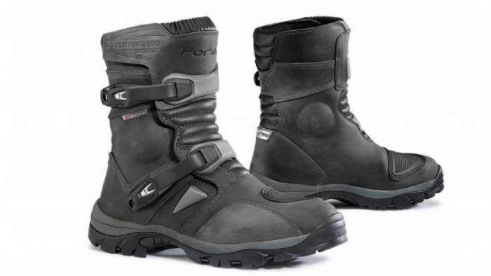 Mπότες Adventure Low δερμάτινες με αντιολισθητική σολα. Mπότες Adventure Low δερμάτινες με αντιολισθητική σολα.